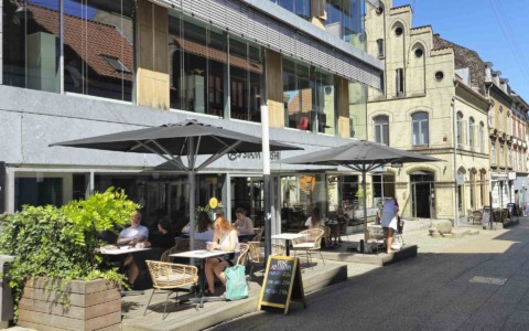 A+ Siam Sushi i Frederiksgade i Aarhus C set udefra gaden af.
