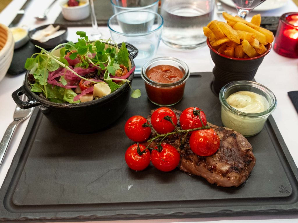 En grillet steak hos Caf&eacute; Hack