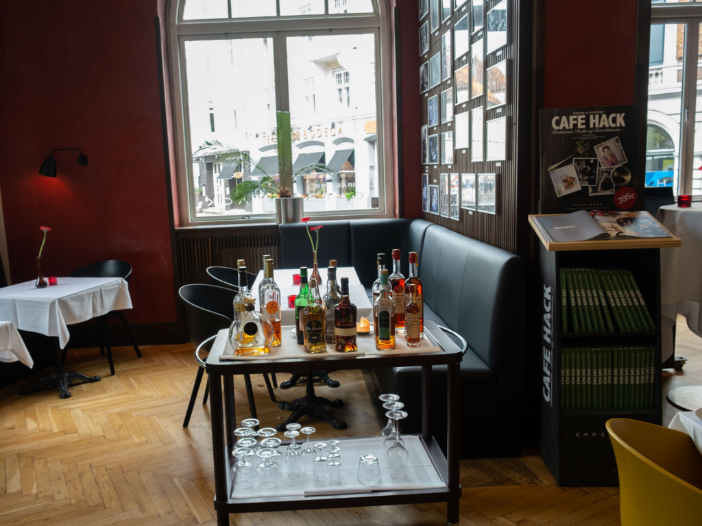 Indretningen hos Caf&eacute; Hack
