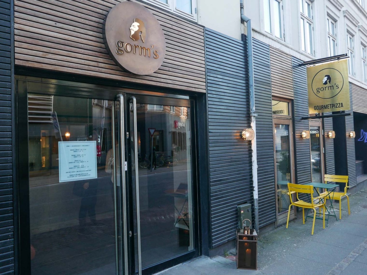 Gorm's i Jægergårdsgade set udefra gaden af