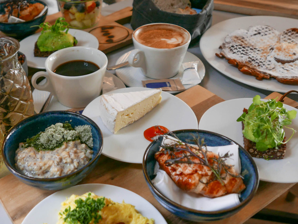 Morgenmad p&aring; Caf&eacute; &Aring;land