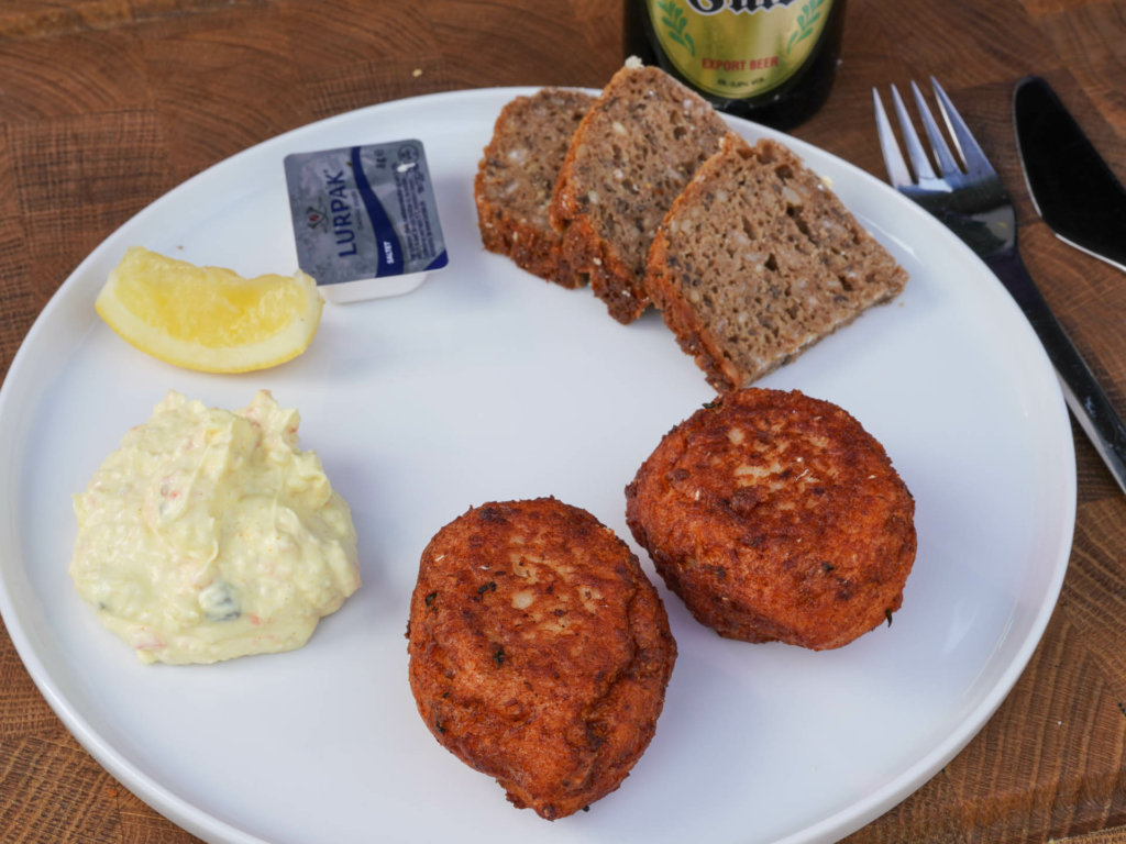 Virkelig t&oslash;rre fiskefrikadeller hos Norsminde Fiskehus