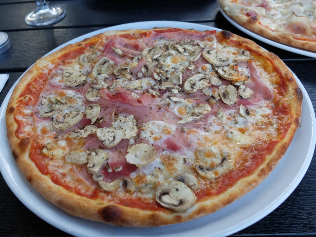 Vores pizza hos Piccolina i Aarhus