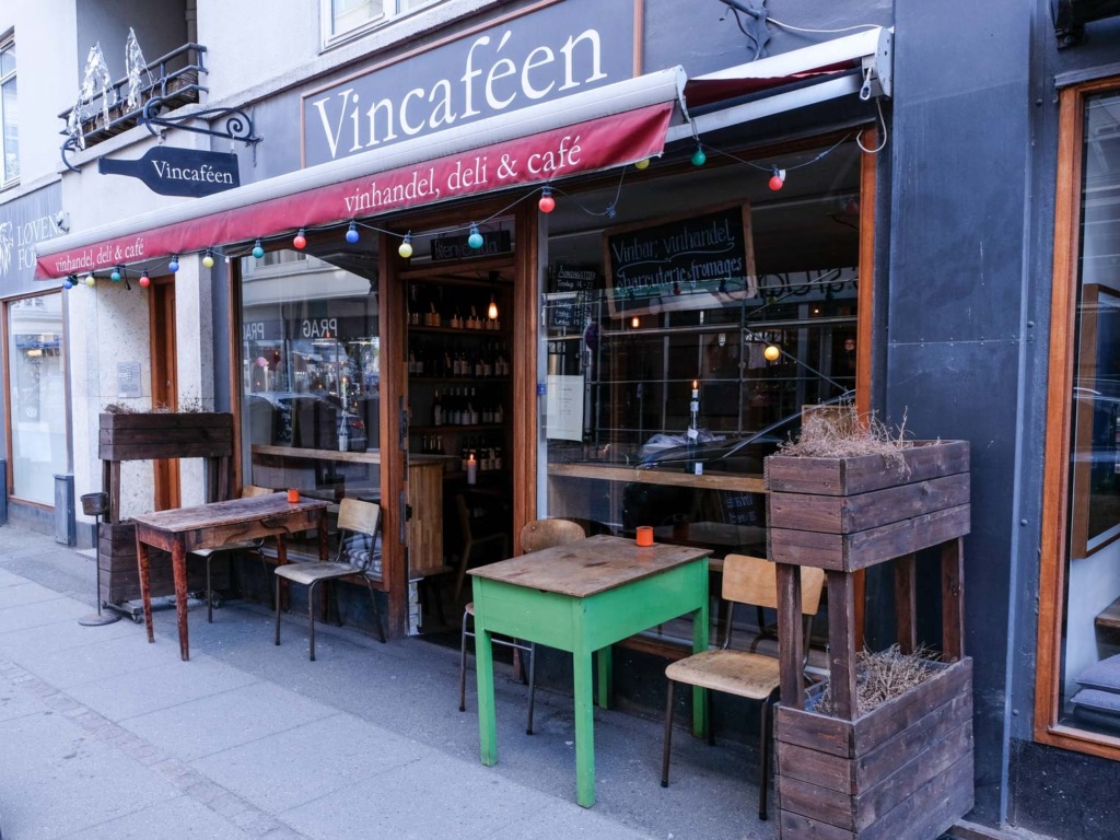 Vincaf&eacute;en i Borggade set udefra