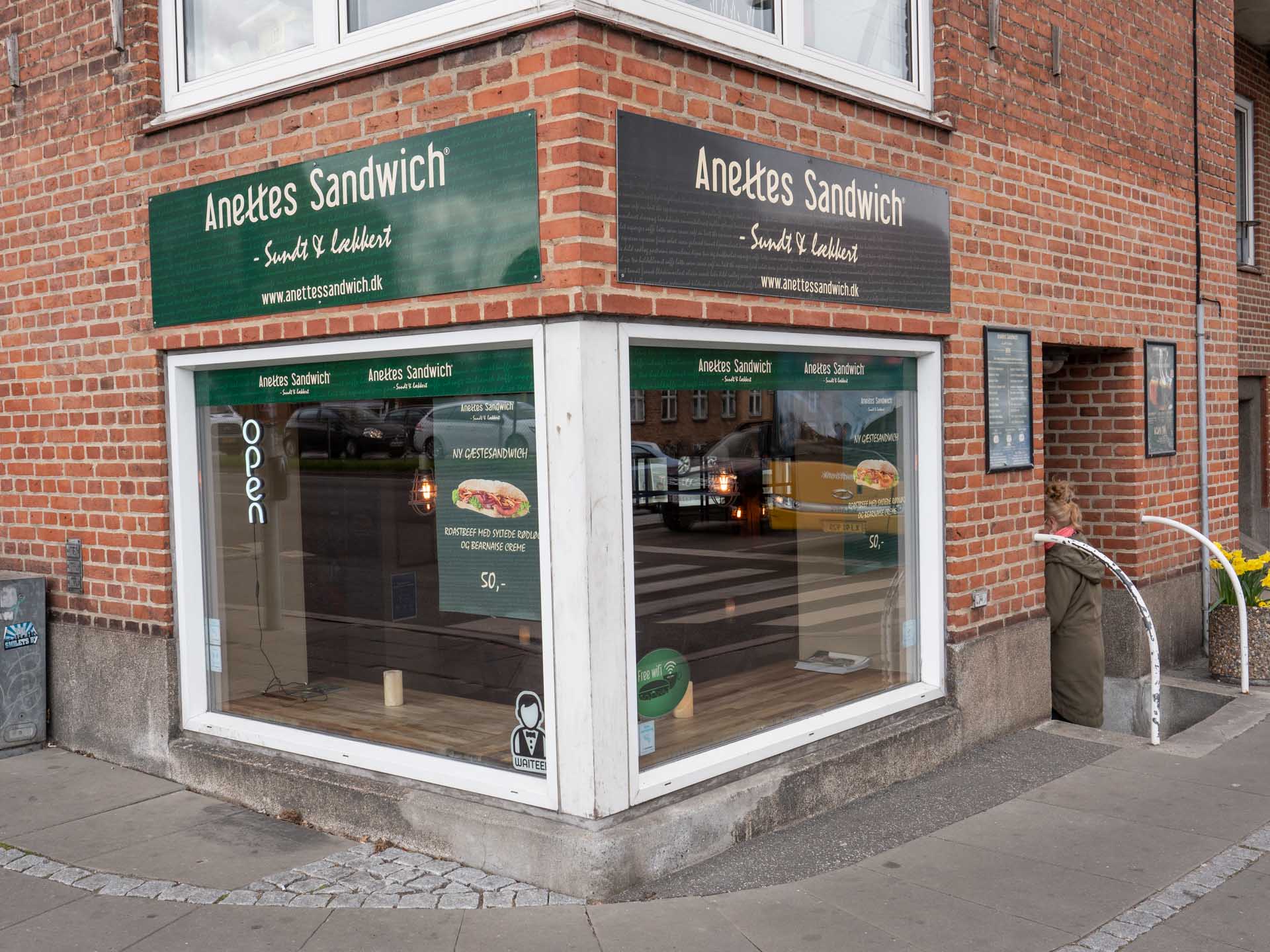 Anettes Sandwich på Harald Jensens Plads set udefra