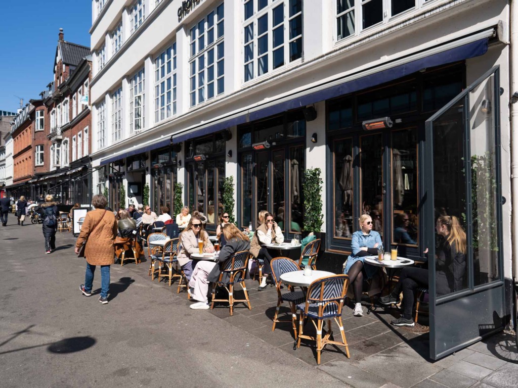 Caf&eacute; Viggo ved &aring;en i Aarhus
