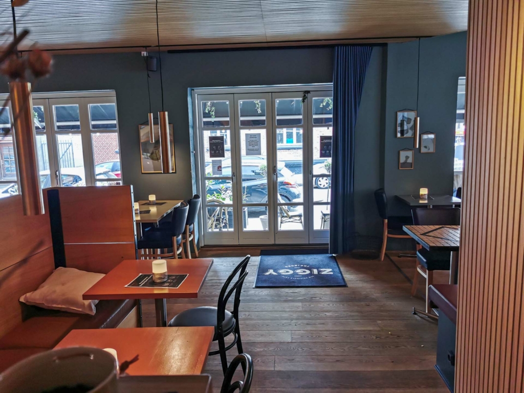 Indretningrn hos Café Ziggy på Tr&oslash;jborg