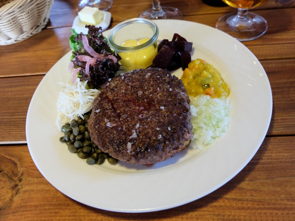 Pariserb&oslash;f med klassisk tilbeh&oslash;r hos M&oslash;lleg&aring;rden p&aring; Alr&oslash;