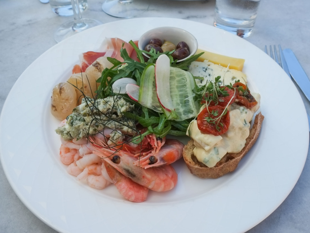 Dagens frokosttallerken p&aring; M&oslash;lleg&aring;rden p&aring; Alr&oslash;