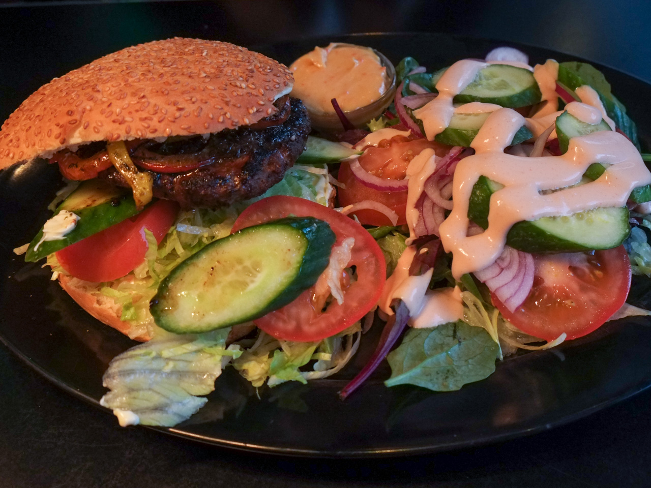 Sharks Diner burgere, sport på storskærme eller et spil pool