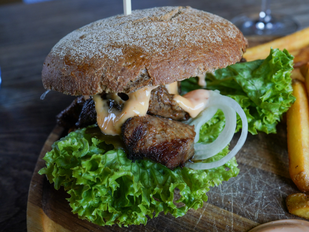 Lammeburgeren hos Caf&eacute; Stiften
