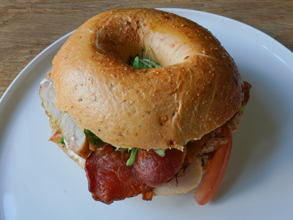 En bagel p&aring; Baneg&aring;rdspladsen i Aarhus