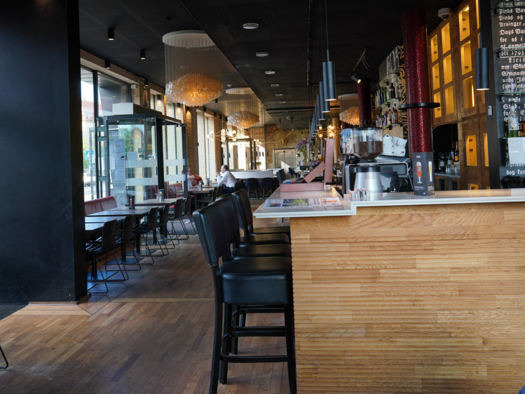 Baren hos Caf&eacute; Stiften