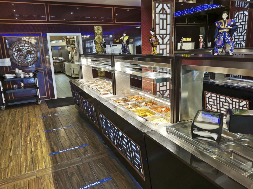 Det store buffet hos Asia Restaurant på Viby Torv