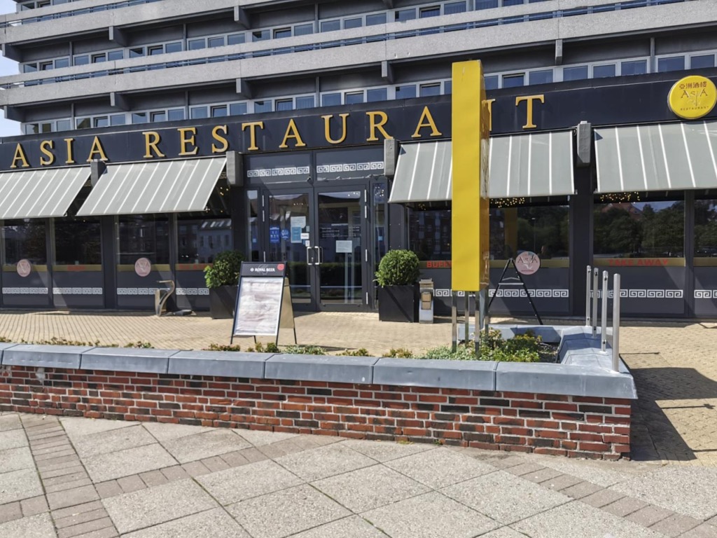 Asia Restaurant på Viby Torv set udefra torvet