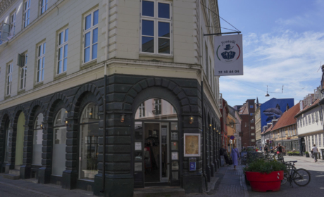 Fratelli Pizzeria i Vestergade set udefra gaden