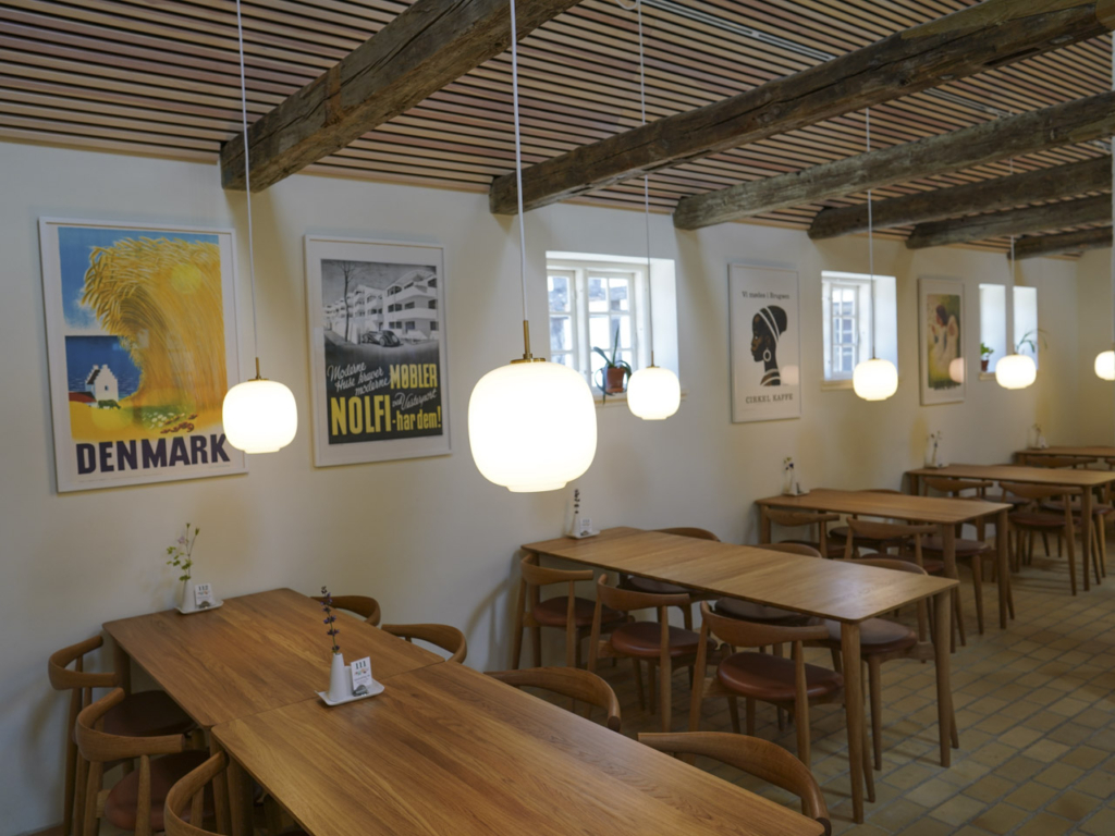 De nyrenoverede lokaler hos Restaurant G&aelig;stgiverg&aring;rden