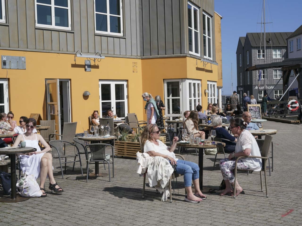 Surf Café på Marselisborg Havn en sommerdag i 2021