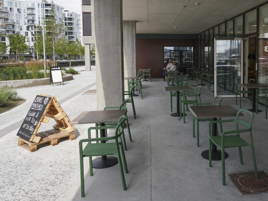 &Oslash;ens Madhus p&aring; Aarhus &Oslash; set udefra