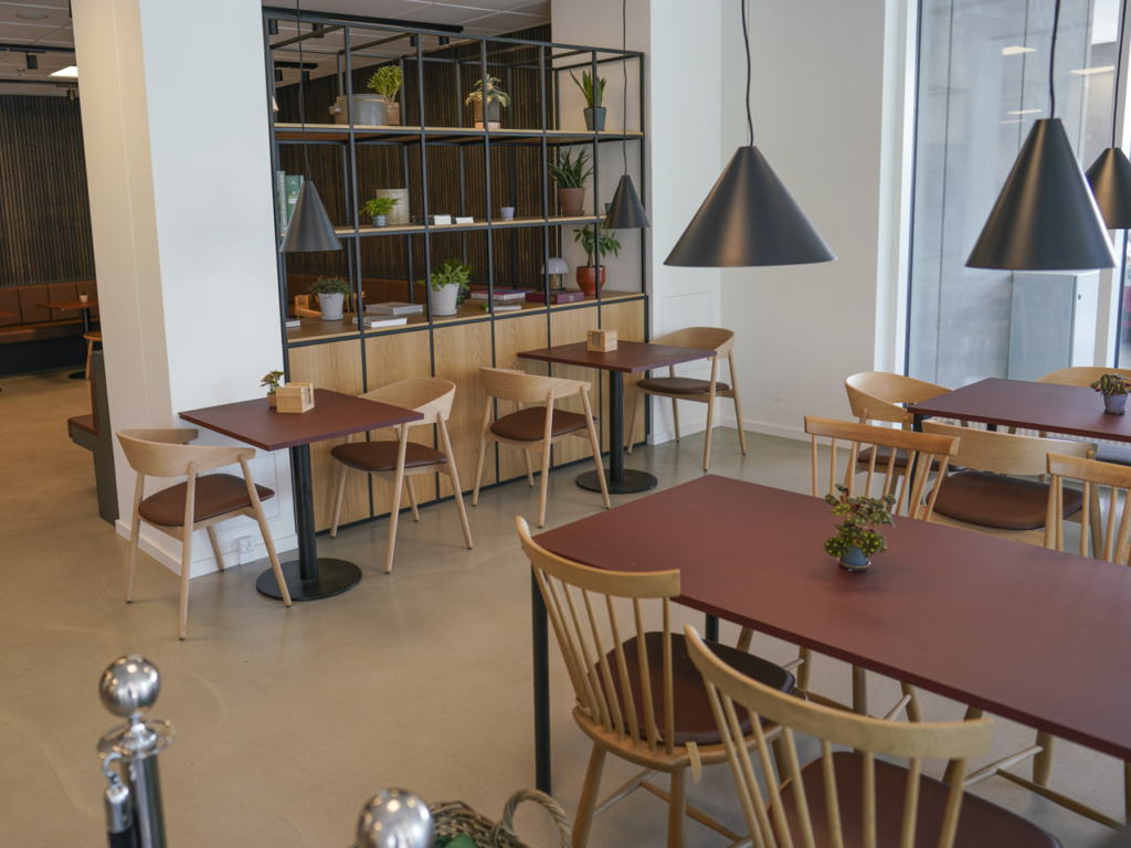 Der er helt nye m&oslash;bler hos &Oslash;ens Madhus p&aring; Aarhus &Oslash;