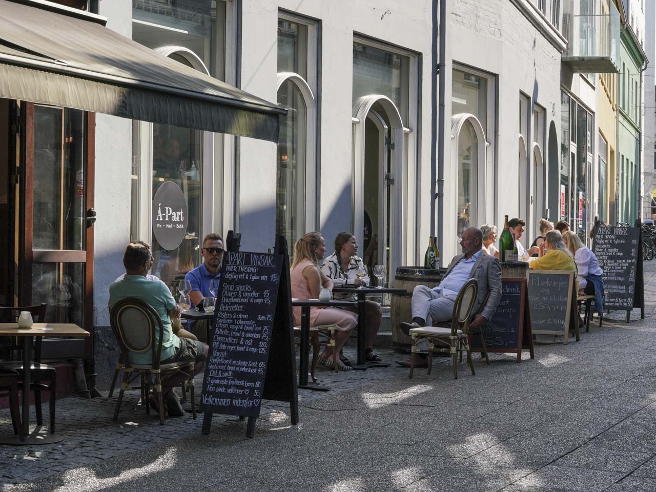 God stemning og afslappende mennesker hos Á Part i Frederiksgade