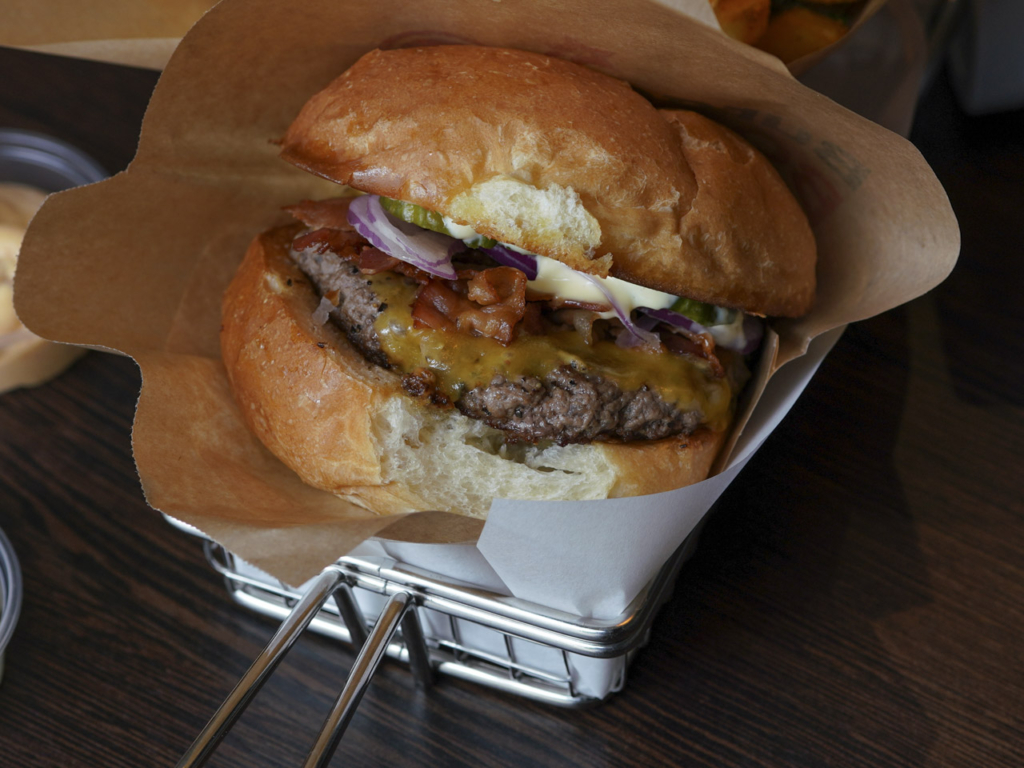 Cheeseburgeren hos Burger BOOM på Trøjborg
