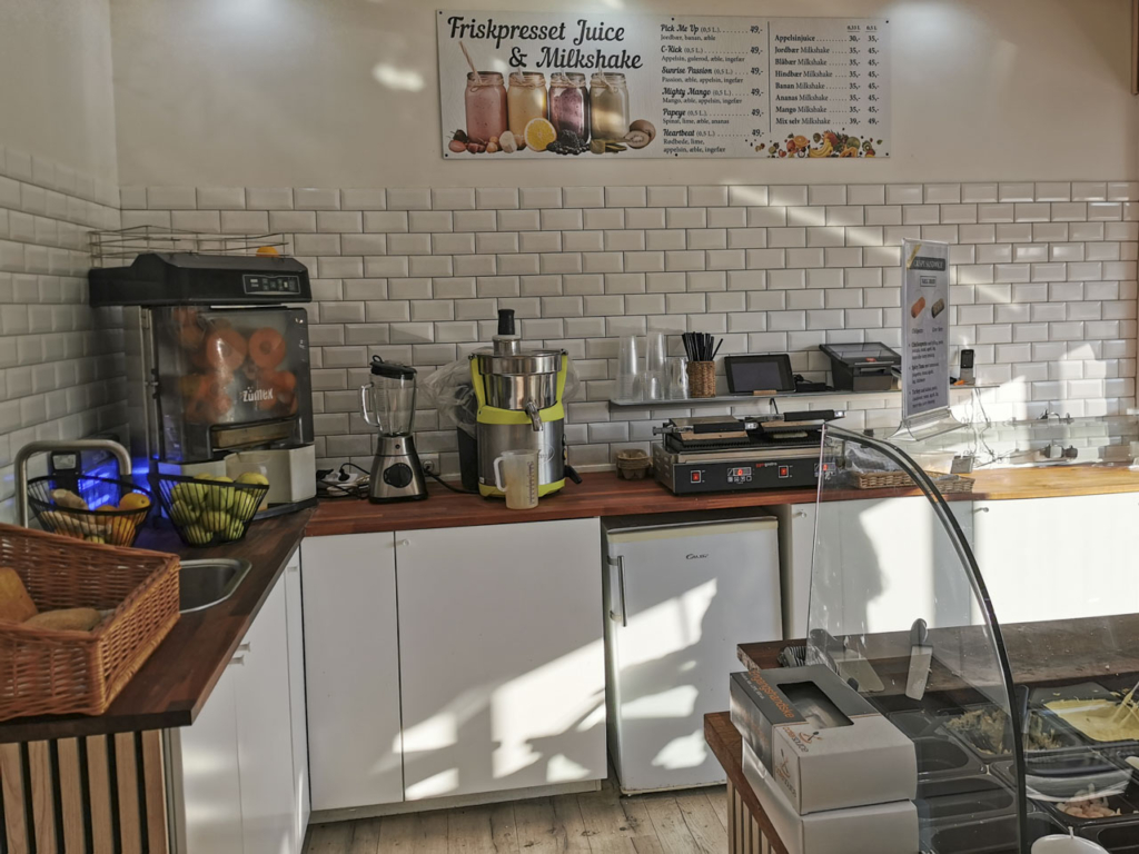 Friskpresset juice og milkshake hos Café Skytten i Hasle