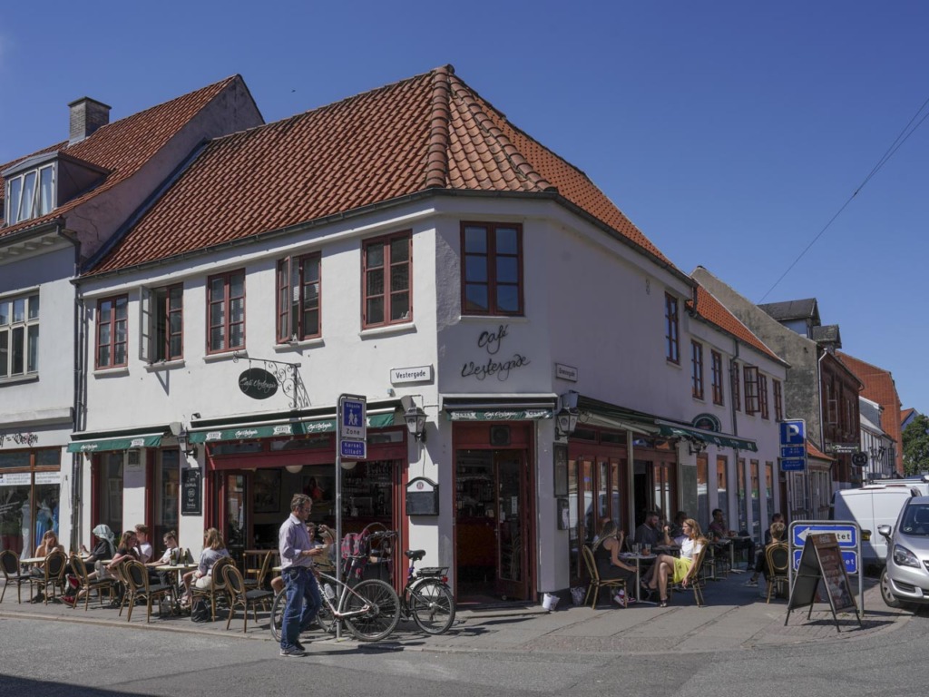 Café Vestergade 42 set udefra gaden