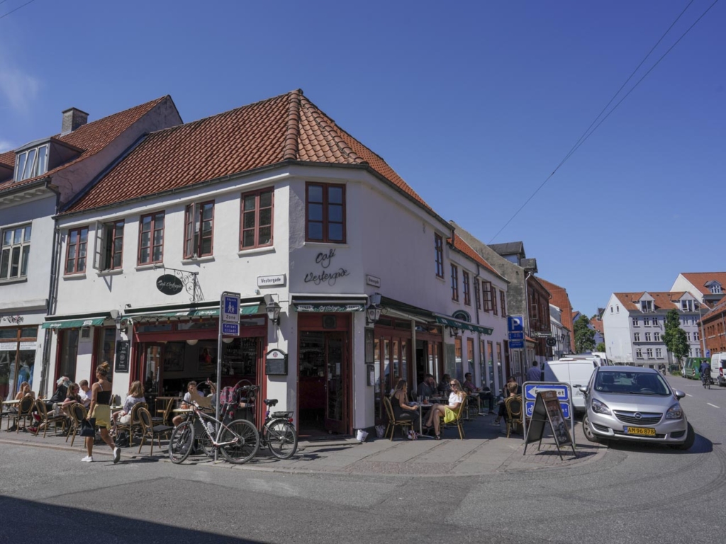 Indgangen til Café Vestergade 42