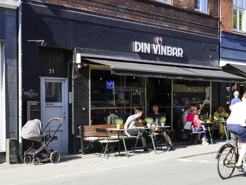 Din Vinbar i J&aelig;gergårdsgade set udefra
