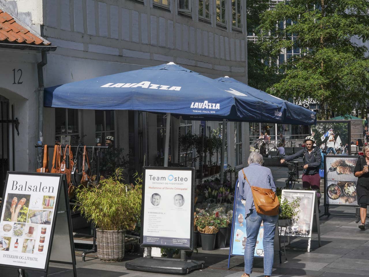 No.12 i Frederiksgade er noget af en blandet landhandel