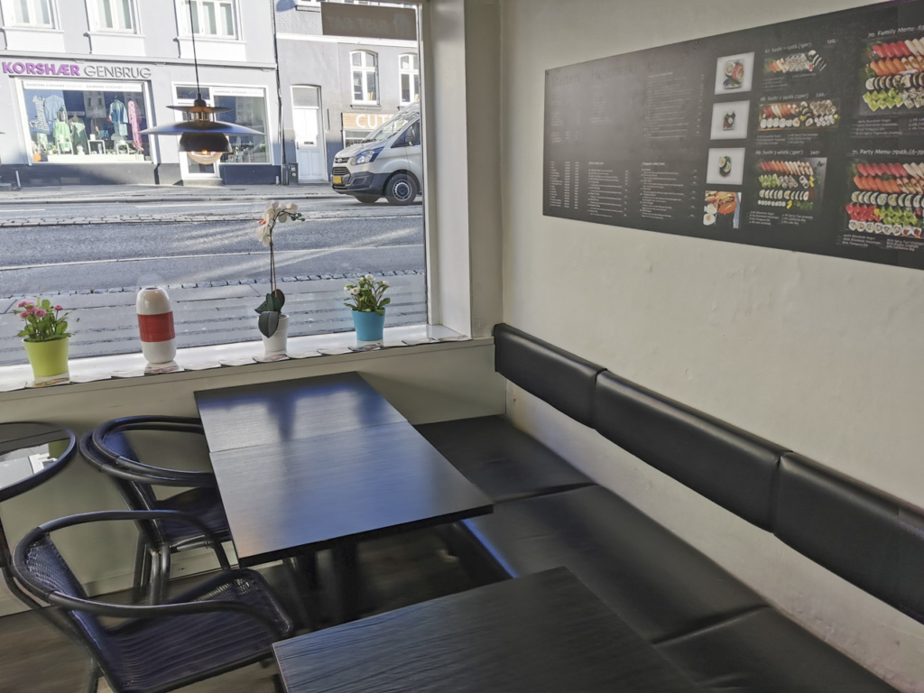 Indretningen hos Sino Sushi i Frederiks All&eacute;