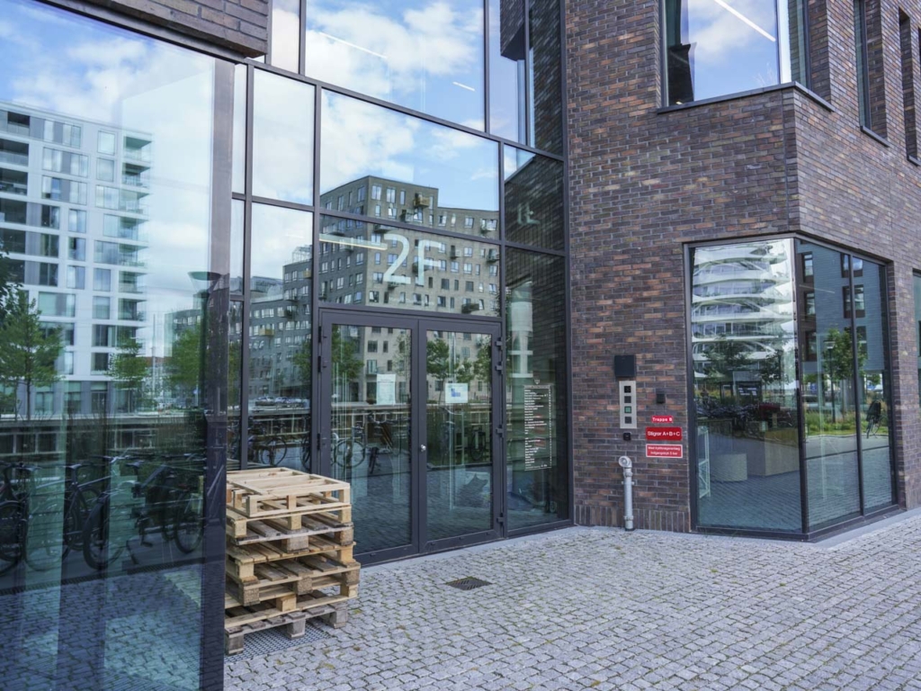 Indgangen til Substans på Aarhus &Oslash;