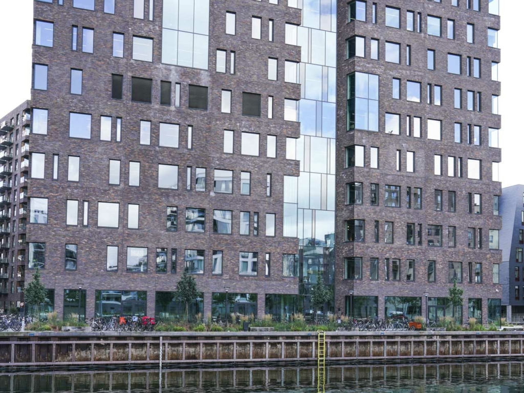 P&aring; toppen af den bygning ligger Substans på Aarhus &Oslash;