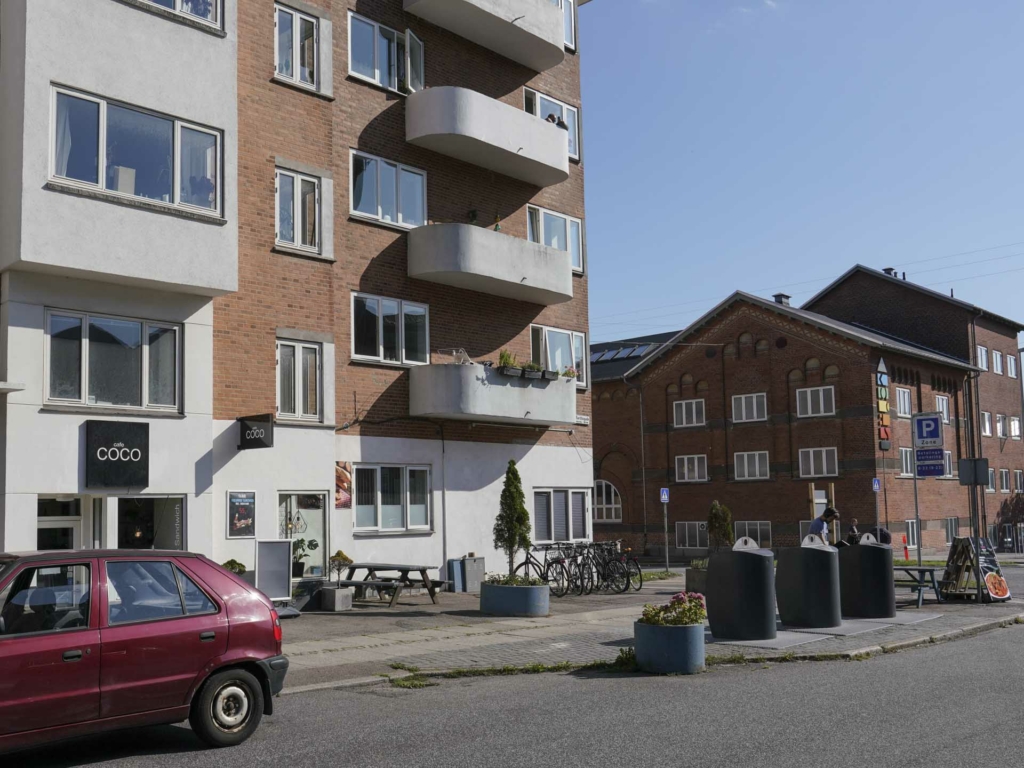 Café Coco p&aring; Tr&oslash;jborg set udefra