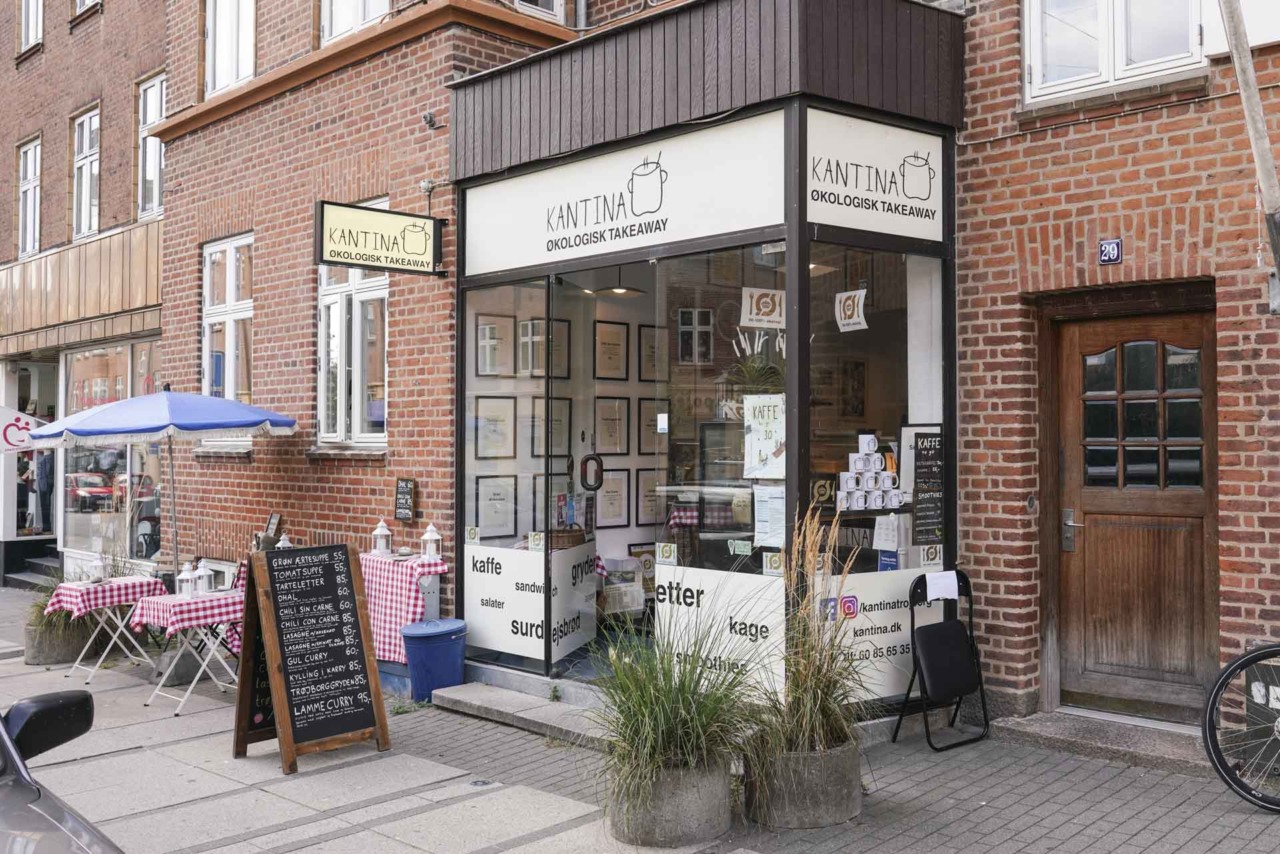 Kantina på Trøjborg set udefra gaden af