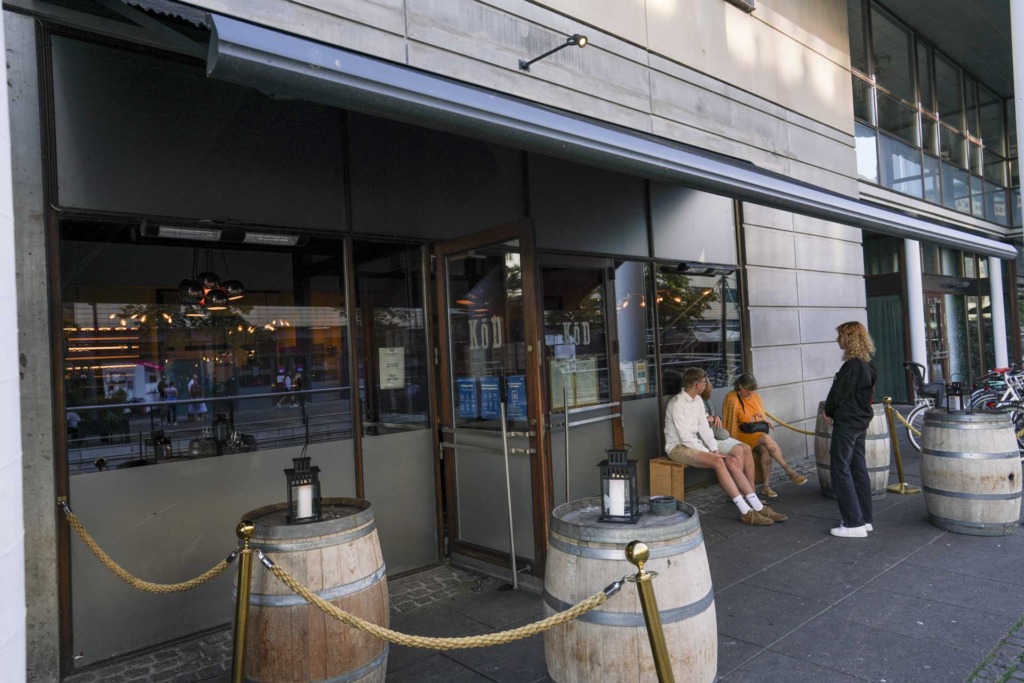 K&ouml;d ved &aring;en i &Aring;rhus C set udefra.