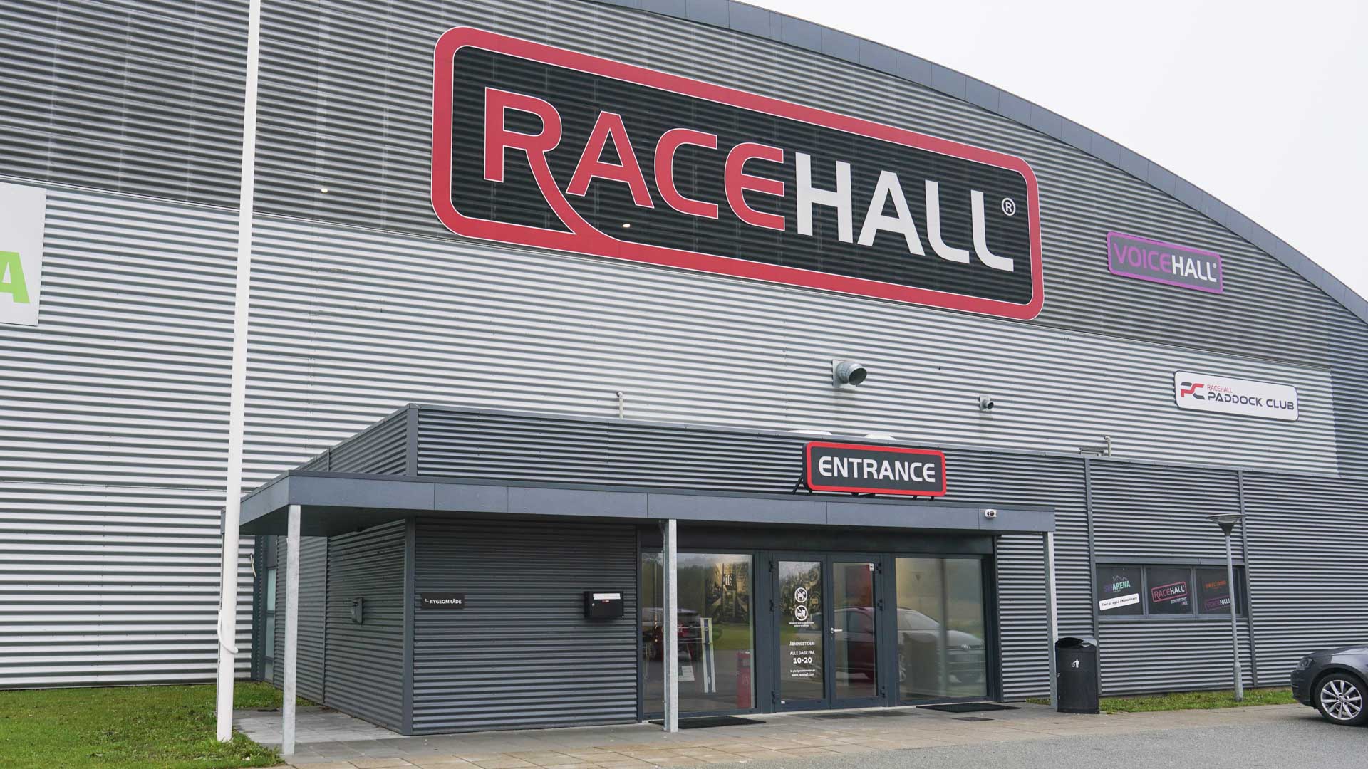 Racehall i Viby set udefra