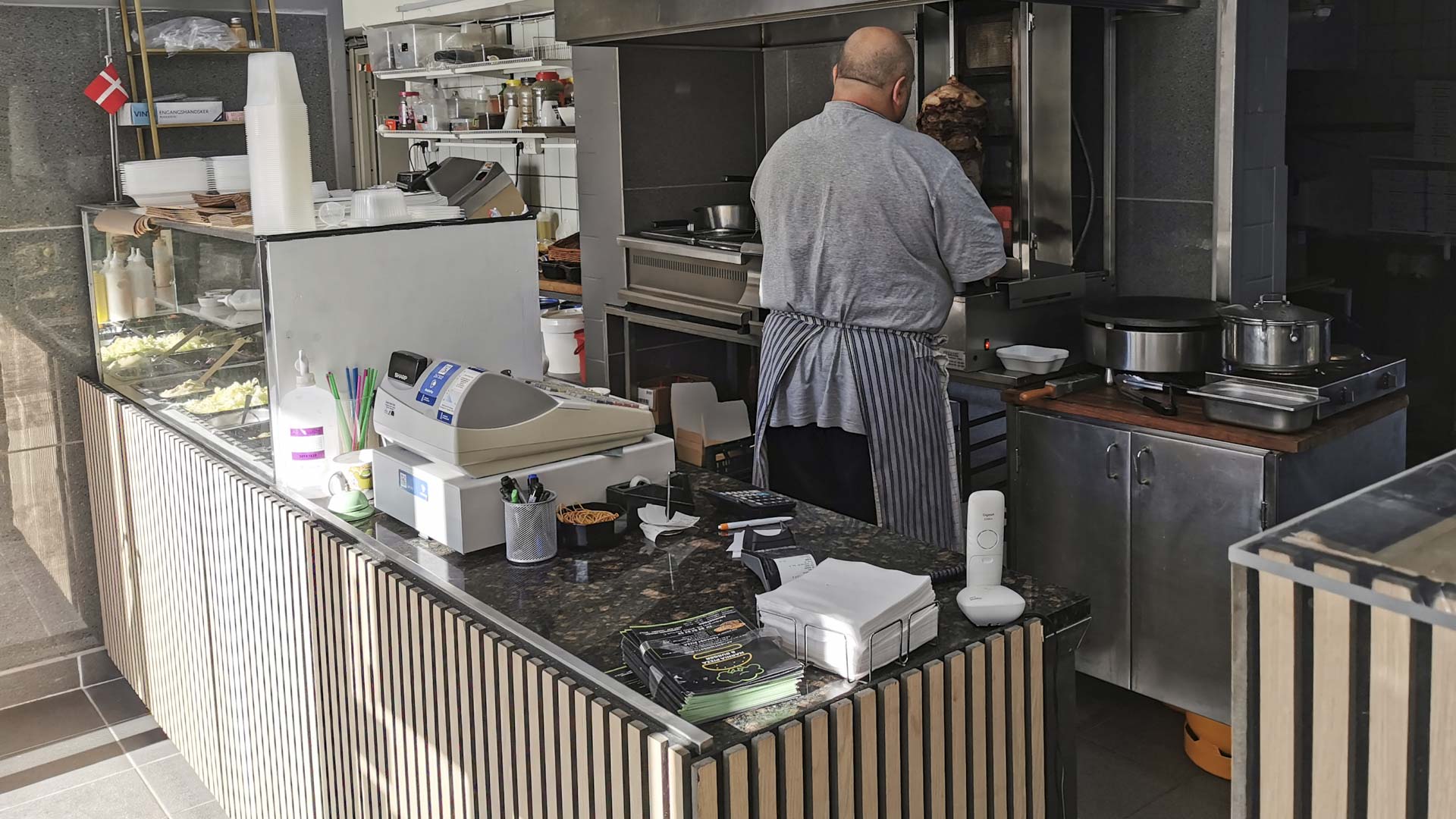 Den lille takeaway, Narnia Pizza & Burger