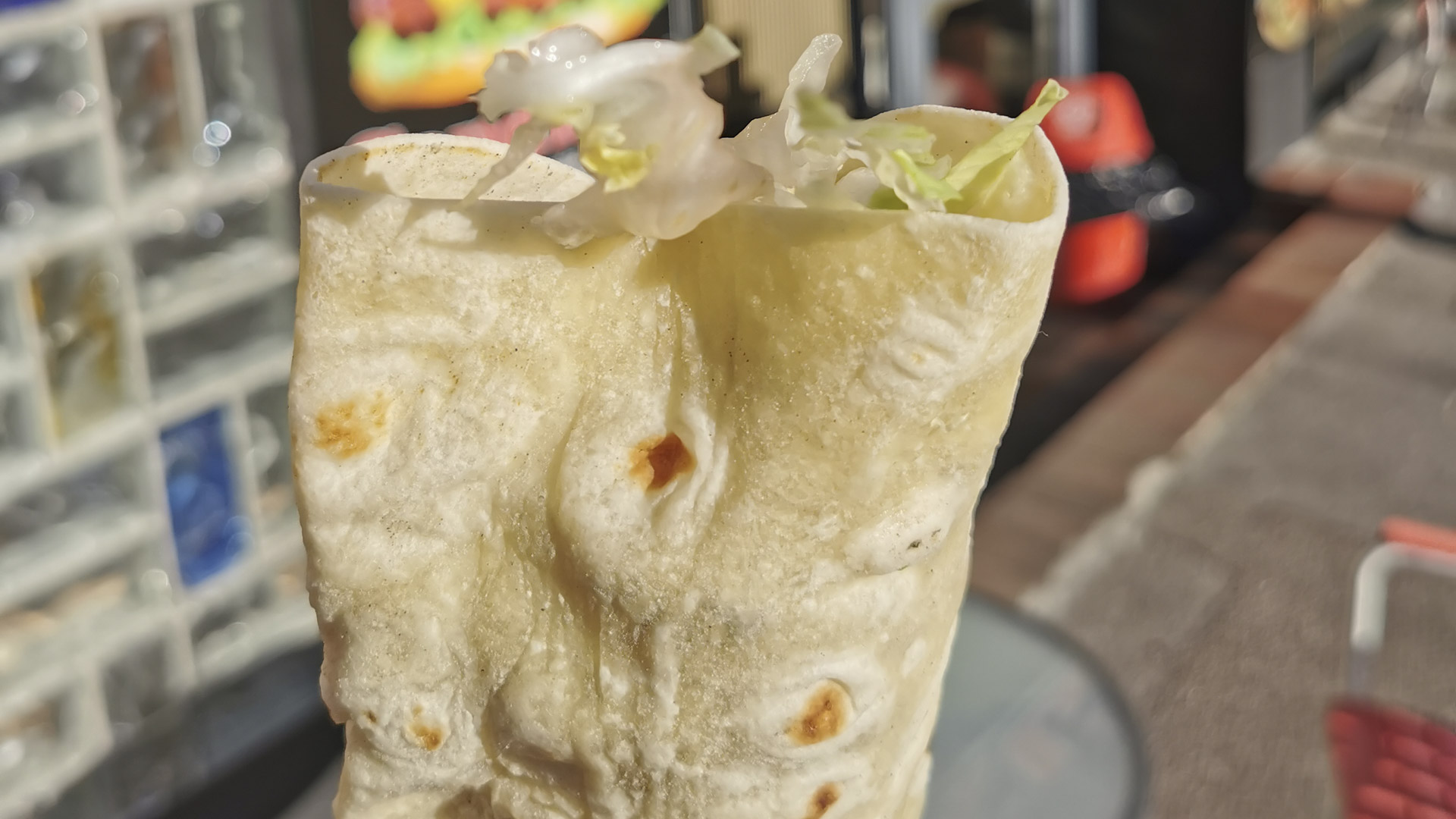 En rulle hos Narnia Pizza & Burger på Viborgvej i Aarhus