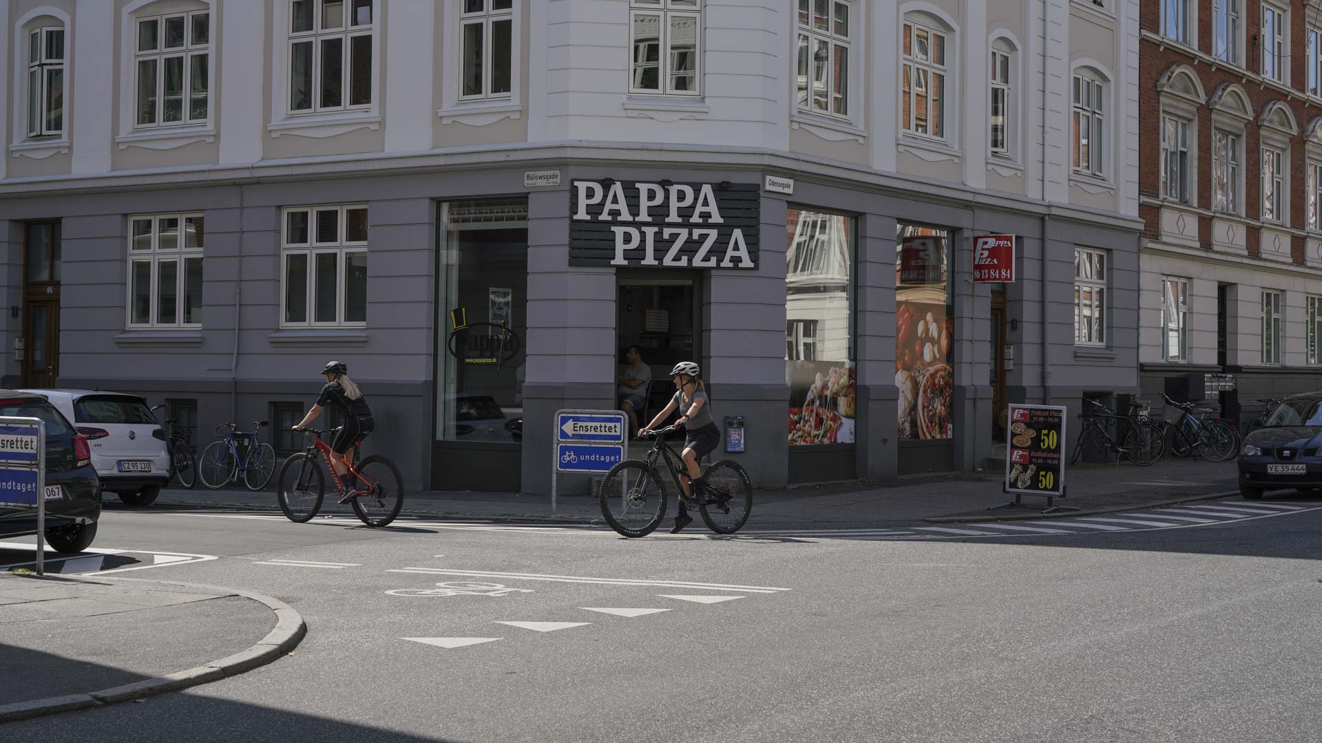 Pappa Pizza i Odensegade set ude fra gaden af