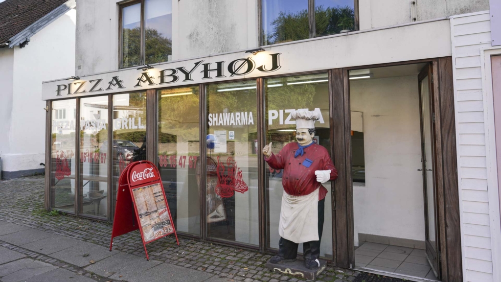 Indgangen til Pizza &Aring;byh&oslash;jj