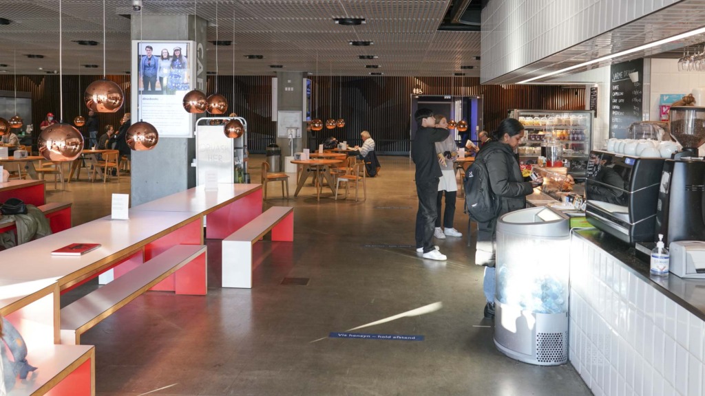 Café Dokk1 en rolig dag i Aarhus