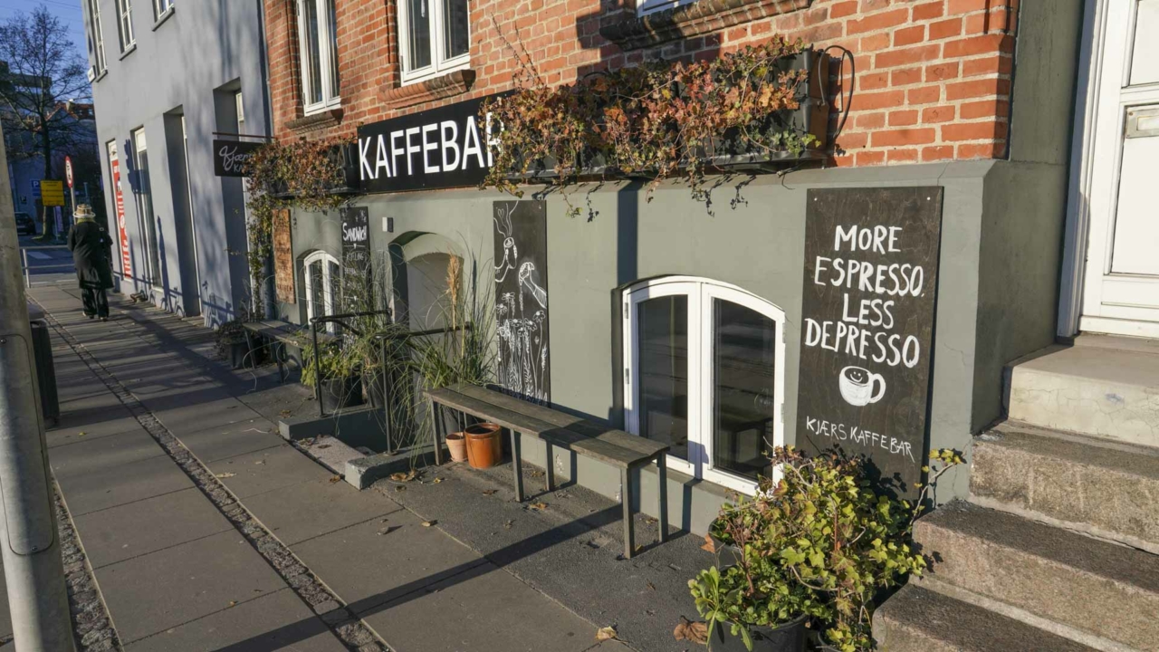Kjærs Kaffebar i Århus er lille og hyggelig