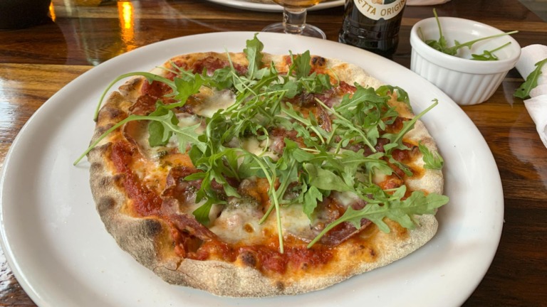 En pizza hos Fratelli i Vestergade