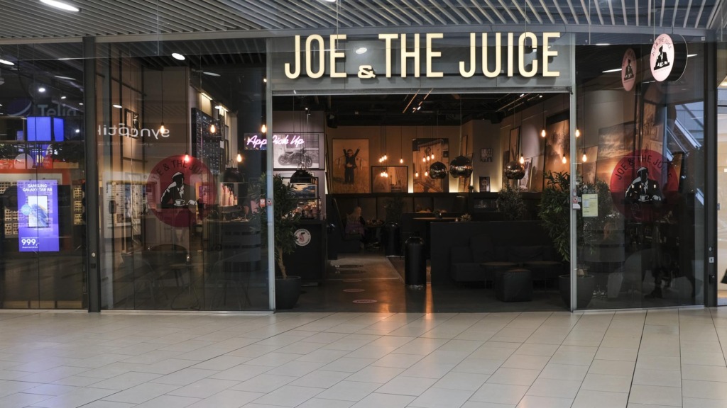 Joe & The Juice i Bruuns Galleri set udefra