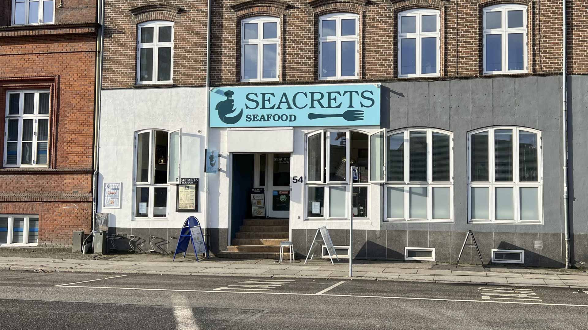 Seacrets Seafood set udefra gaden af