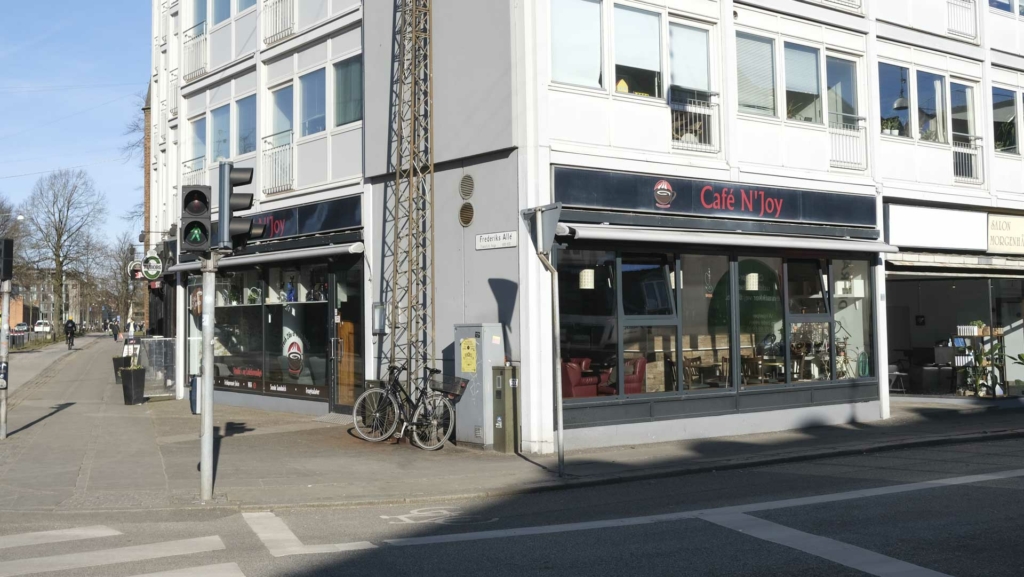 Café N&rsquo;Joy set udefra