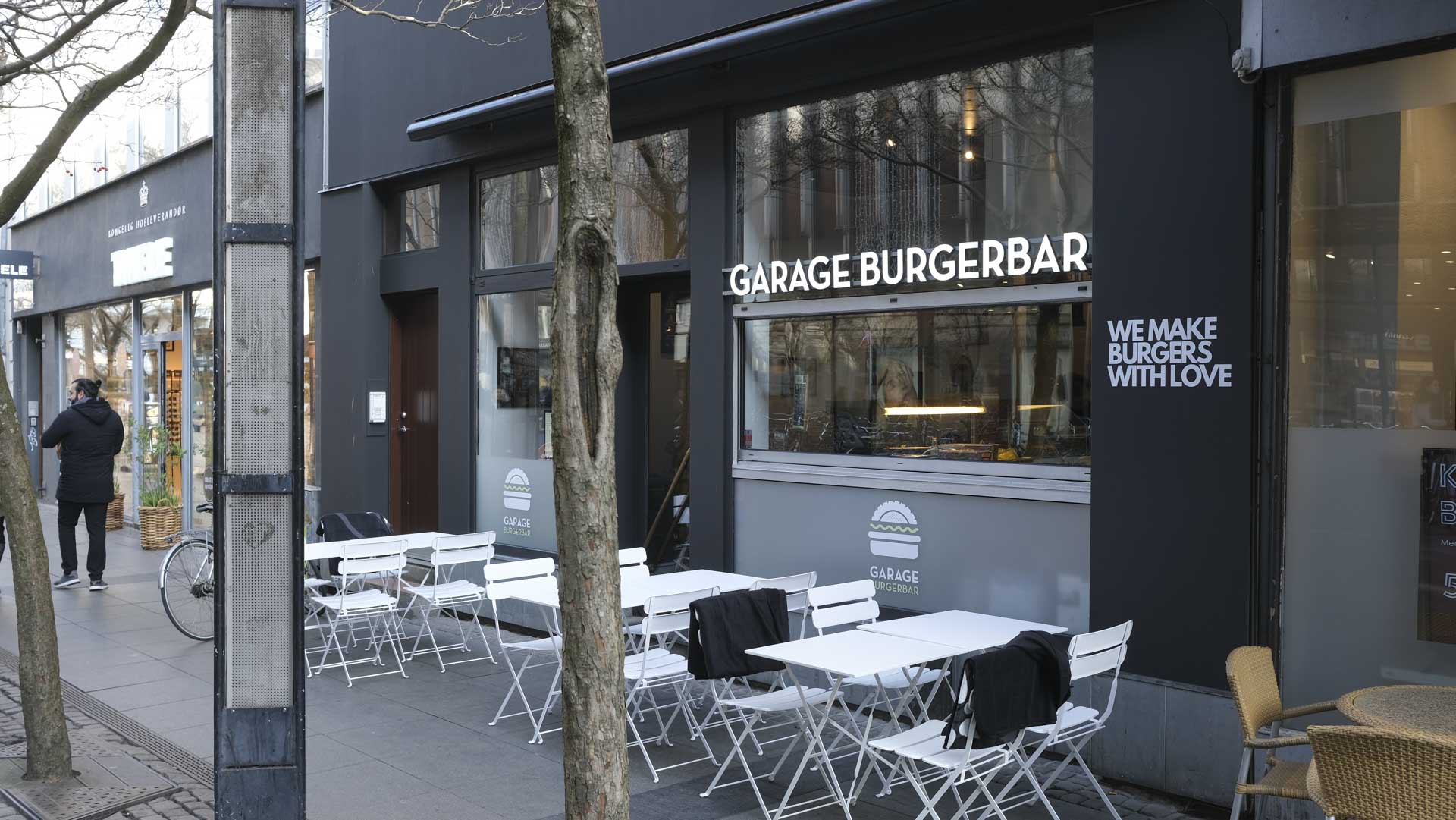 Garage Burgerbar Immervad Håndholdte Burgere Tæt På åen 