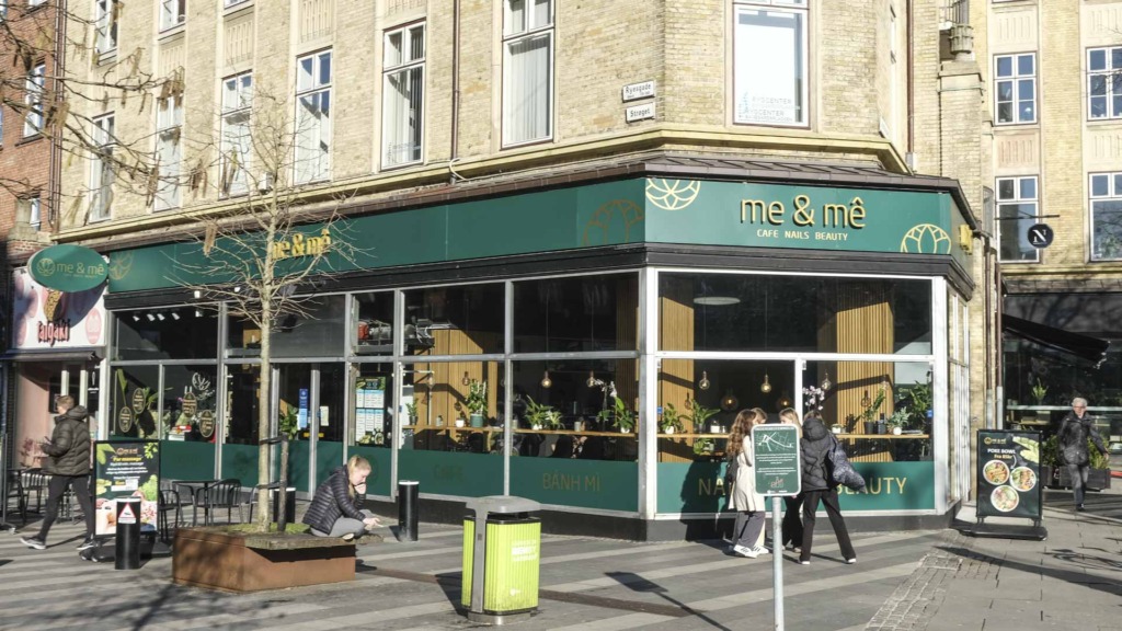 Me&M&ecirc; set udefra Str&oslash;get af